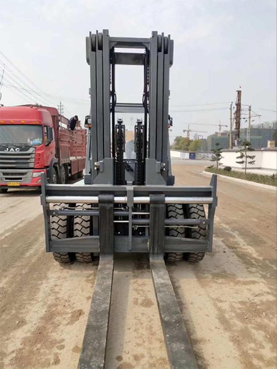 FB100 electric forklift